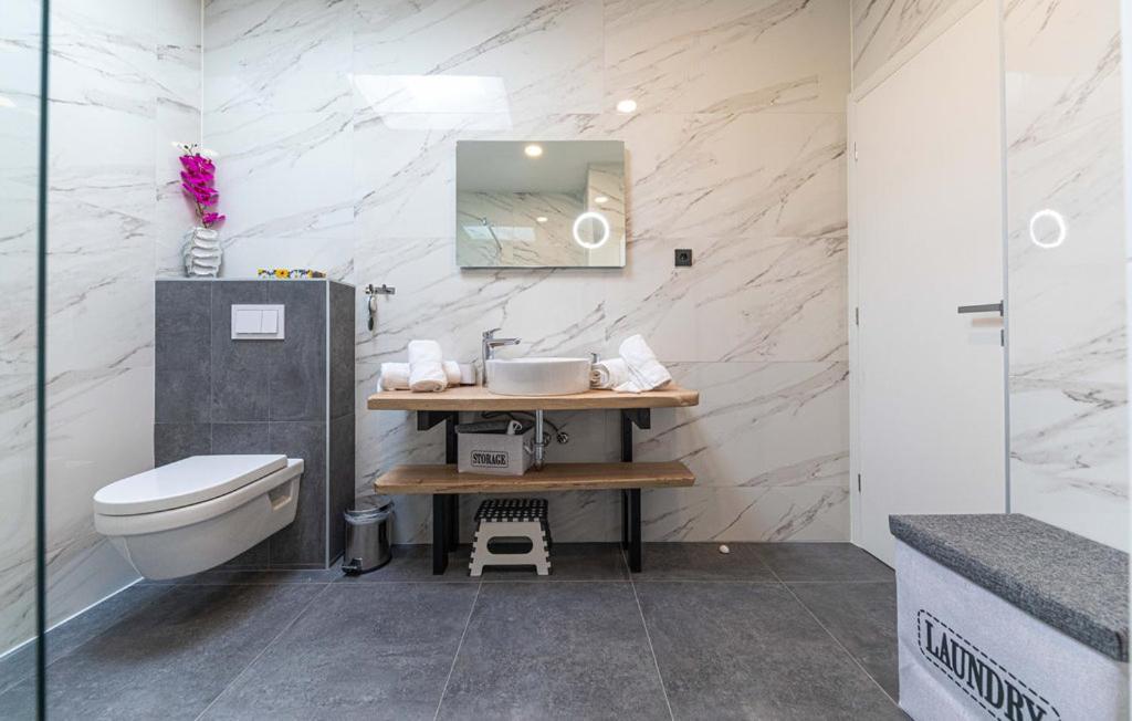 Lägenhet Premium With Jacuzzi Trogir